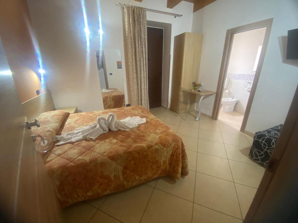 Mandanici :Borgo Marsalini Hotel Barcellona-Pozzo di Gotto Kültér fotó