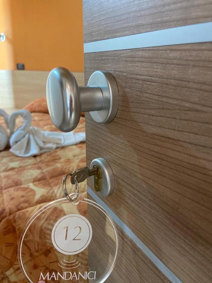 Mandanici :Borgo Marsalini Hotel Barcellona-Pozzo di Gotto Kültér fotó