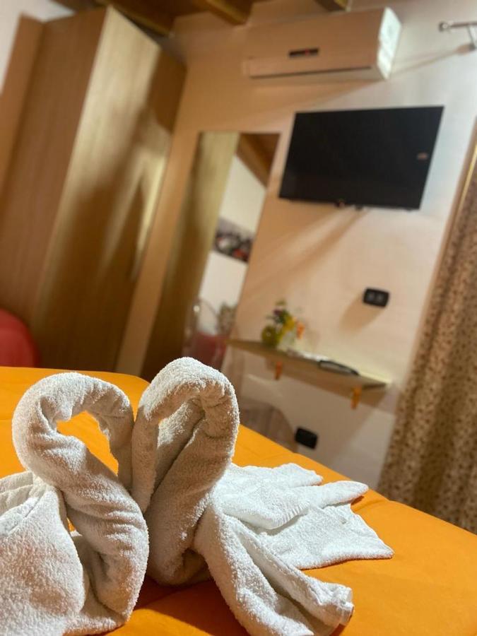 Mandanici :Borgo Marsalini Hotel Barcellona-Pozzo di Gotto Kültér fotó