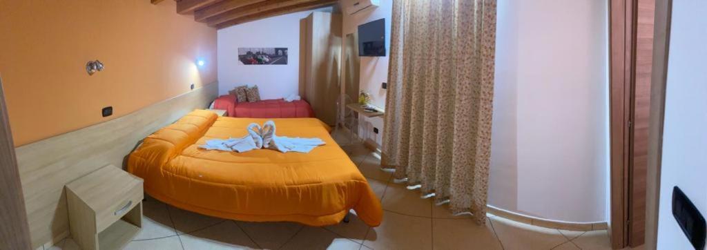 Mandanici :Borgo Marsalini Hotel Barcellona-Pozzo di Gotto Kültér fotó
