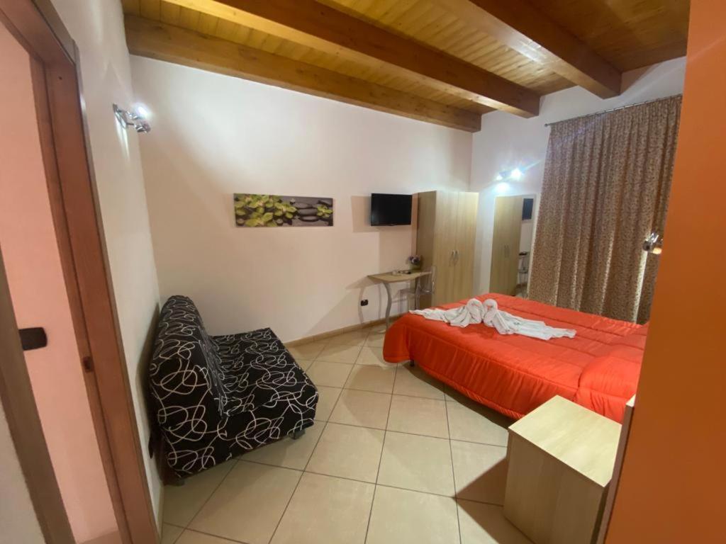 Mandanici :Borgo Marsalini Hotel Barcellona-Pozzo di Gotto Kültér fotó
